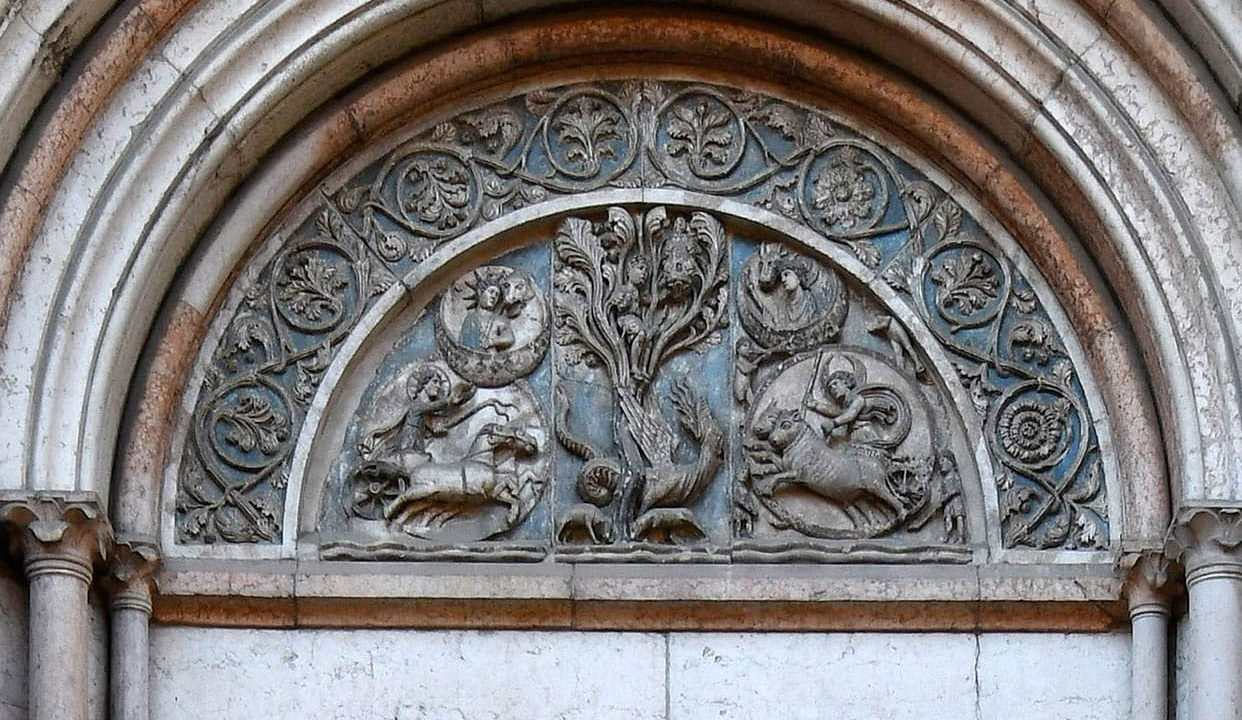 The lunette and the lintel