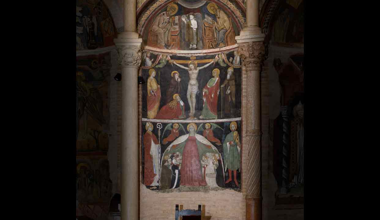 Il secondo nicchione: la Crocifissione